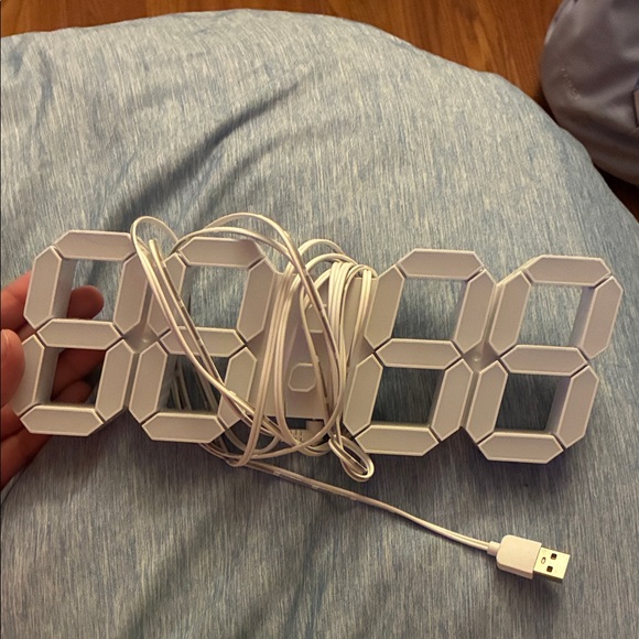 Amazon Essentials White LED Digital Clock - Picture 1 of 1